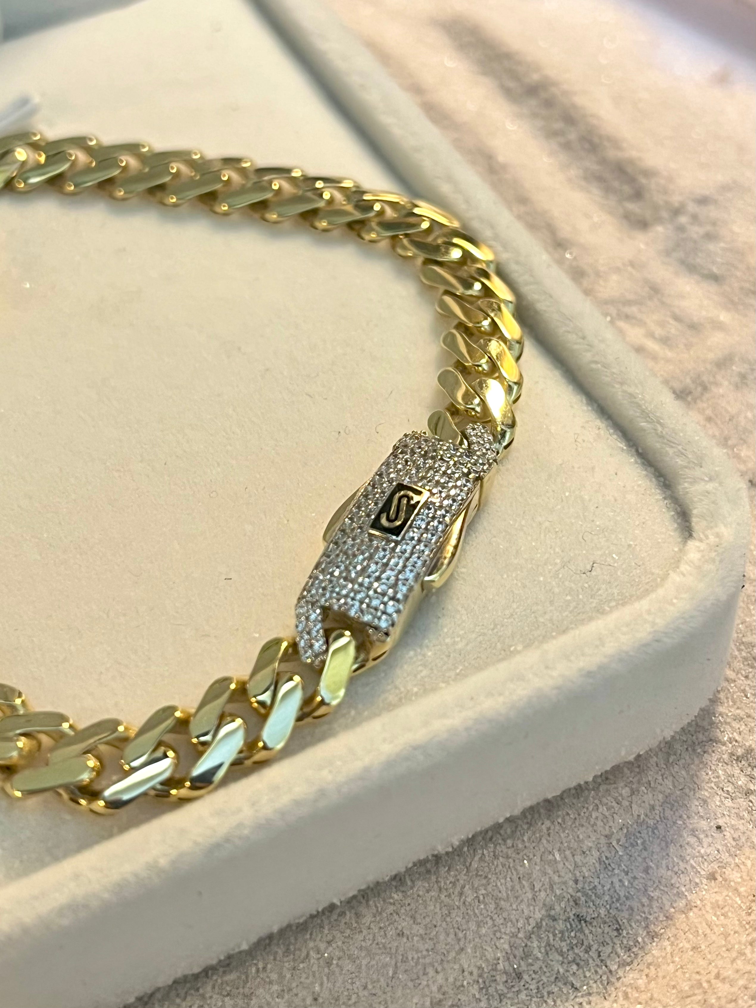 Pulsera Monaco con corazón de piedras blancas 10K