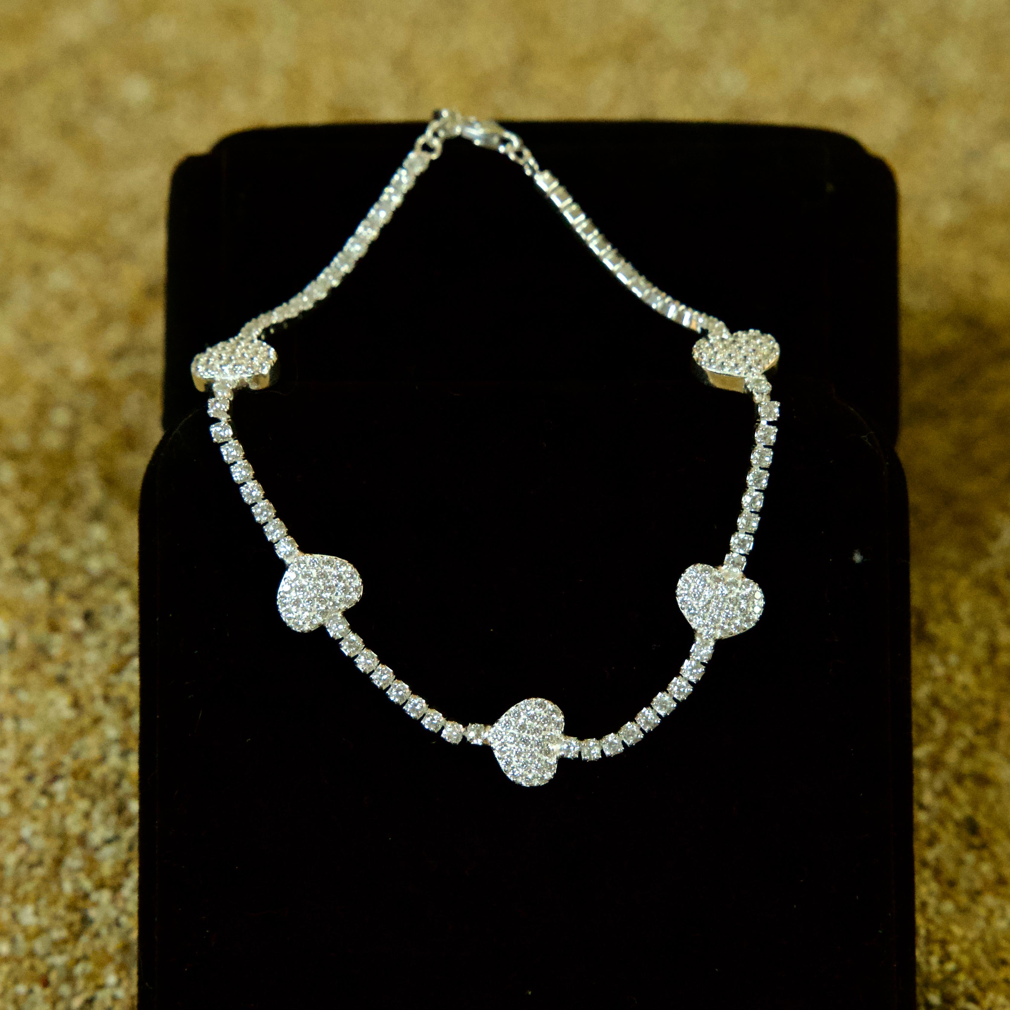 Pulsera de Plata de corazones con piedritas blancas