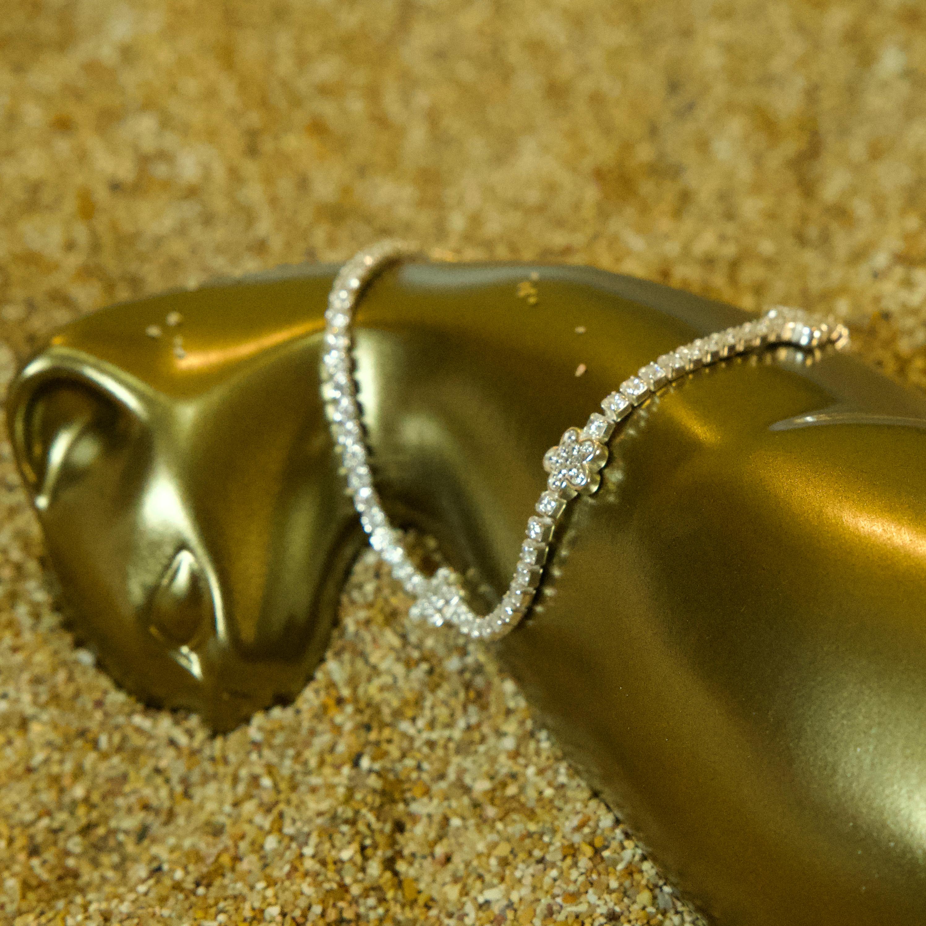 Pulsera de Plata de Flores con piedritas blancas