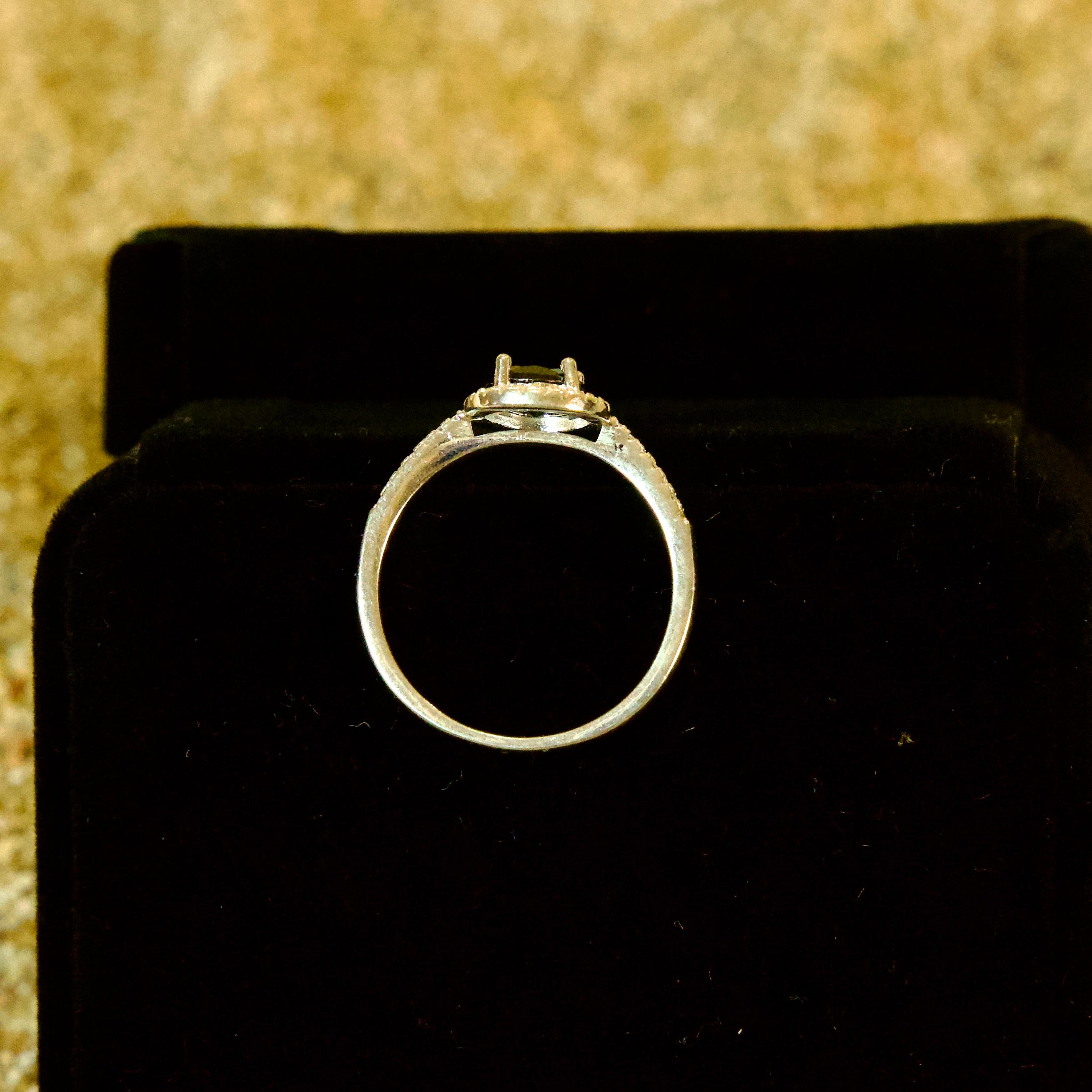 Anillo de Plata con piedra negra circular