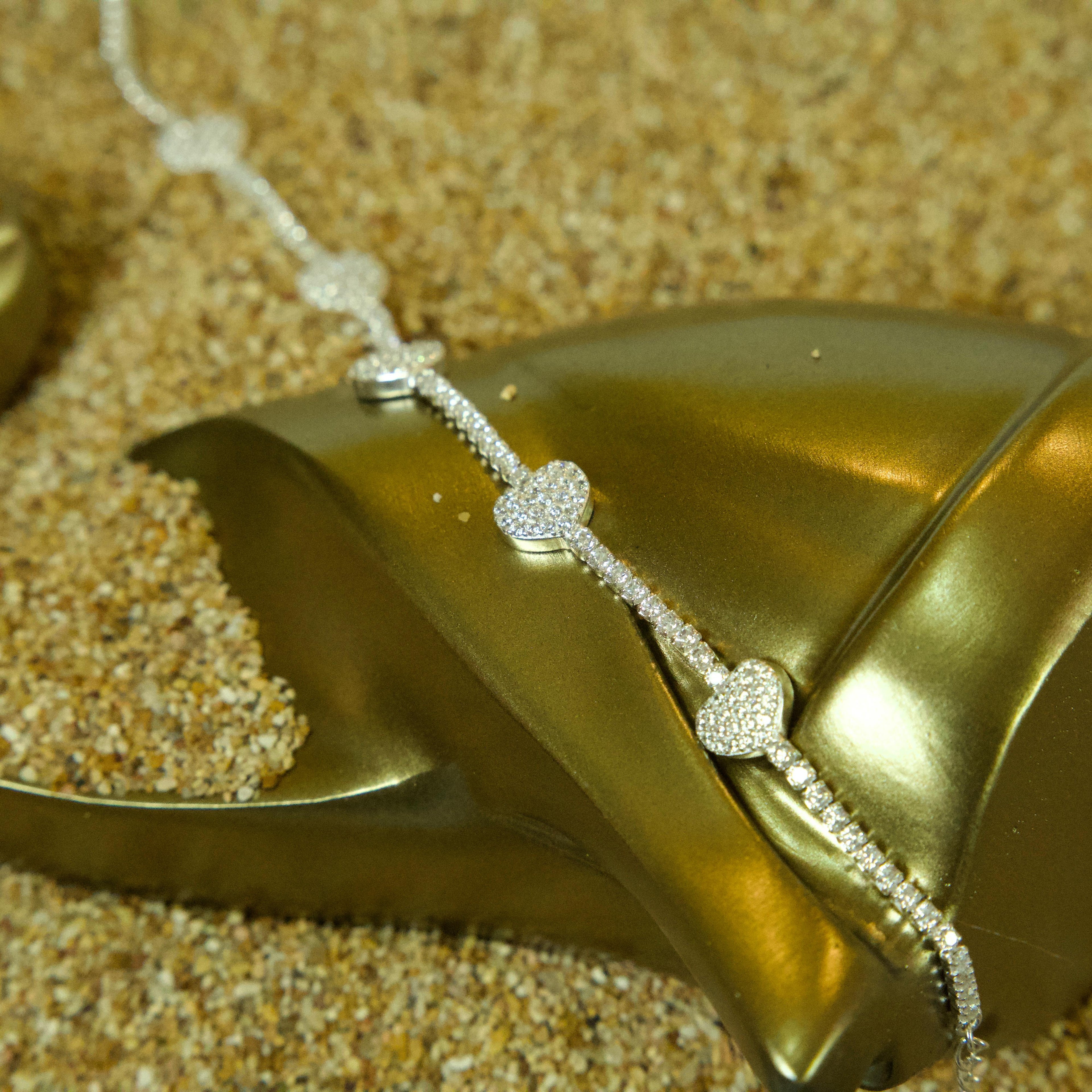 Pulsera de Plata de corazones con piedritas blancas