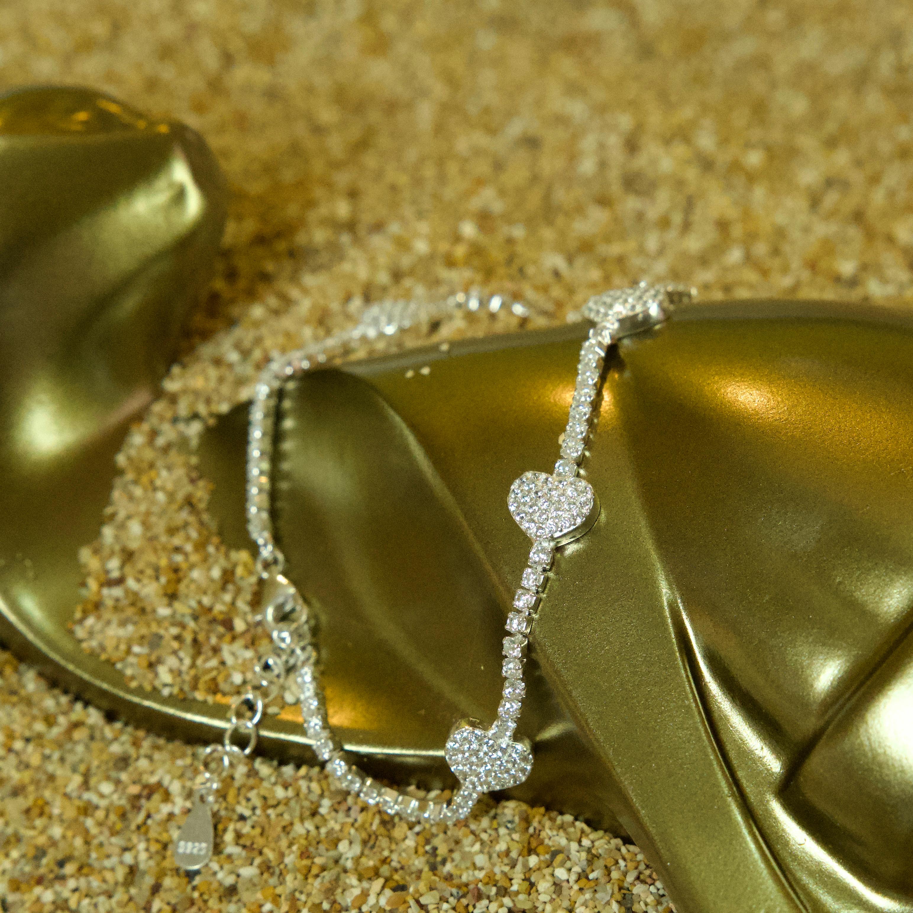 Pulsera de Plata de corazones con piedritas blancas