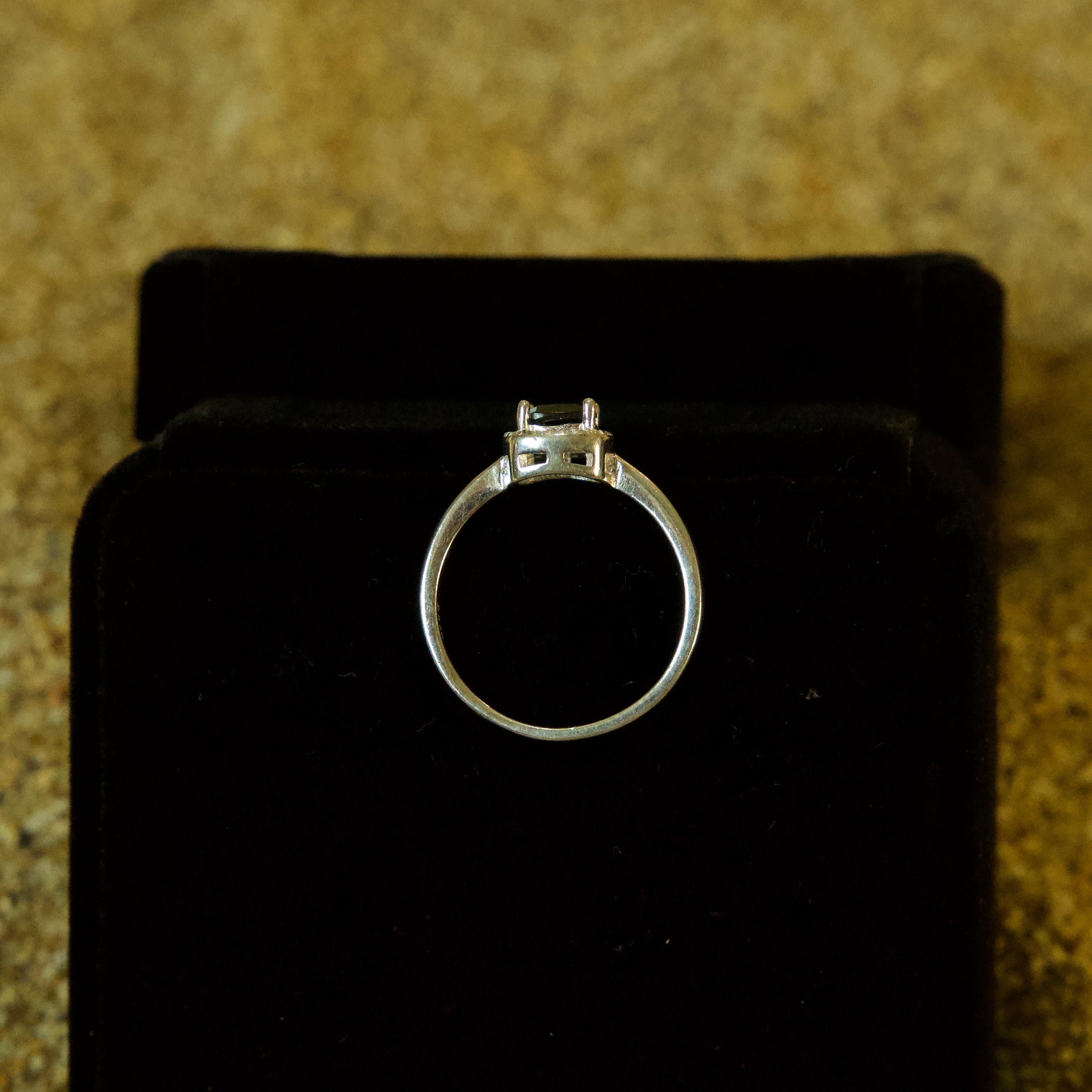 Anillo de Plata con piedra negra cuadrada