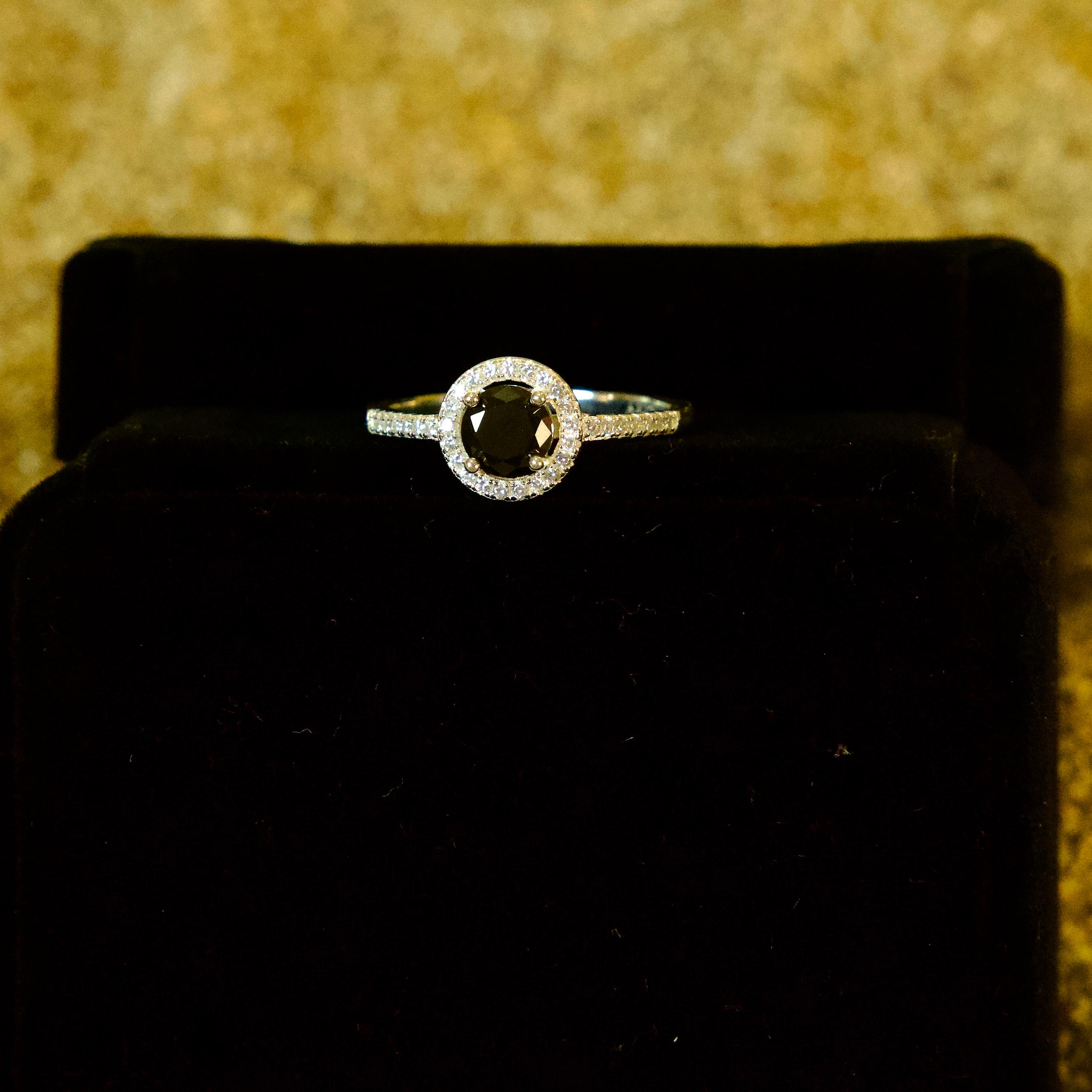 Anillo de Plata con piedra negra circular